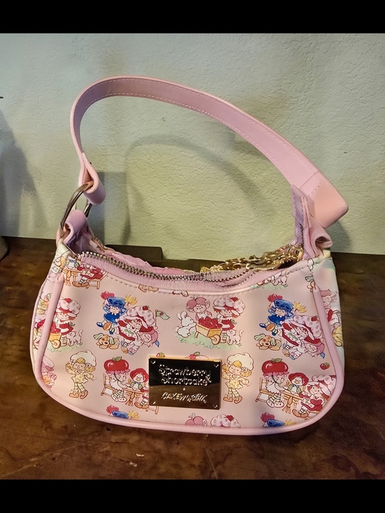 cakeworthy Handbags - Strawberry Shortcake x Cakeworthy Mini Baguette Bag 🍓✨